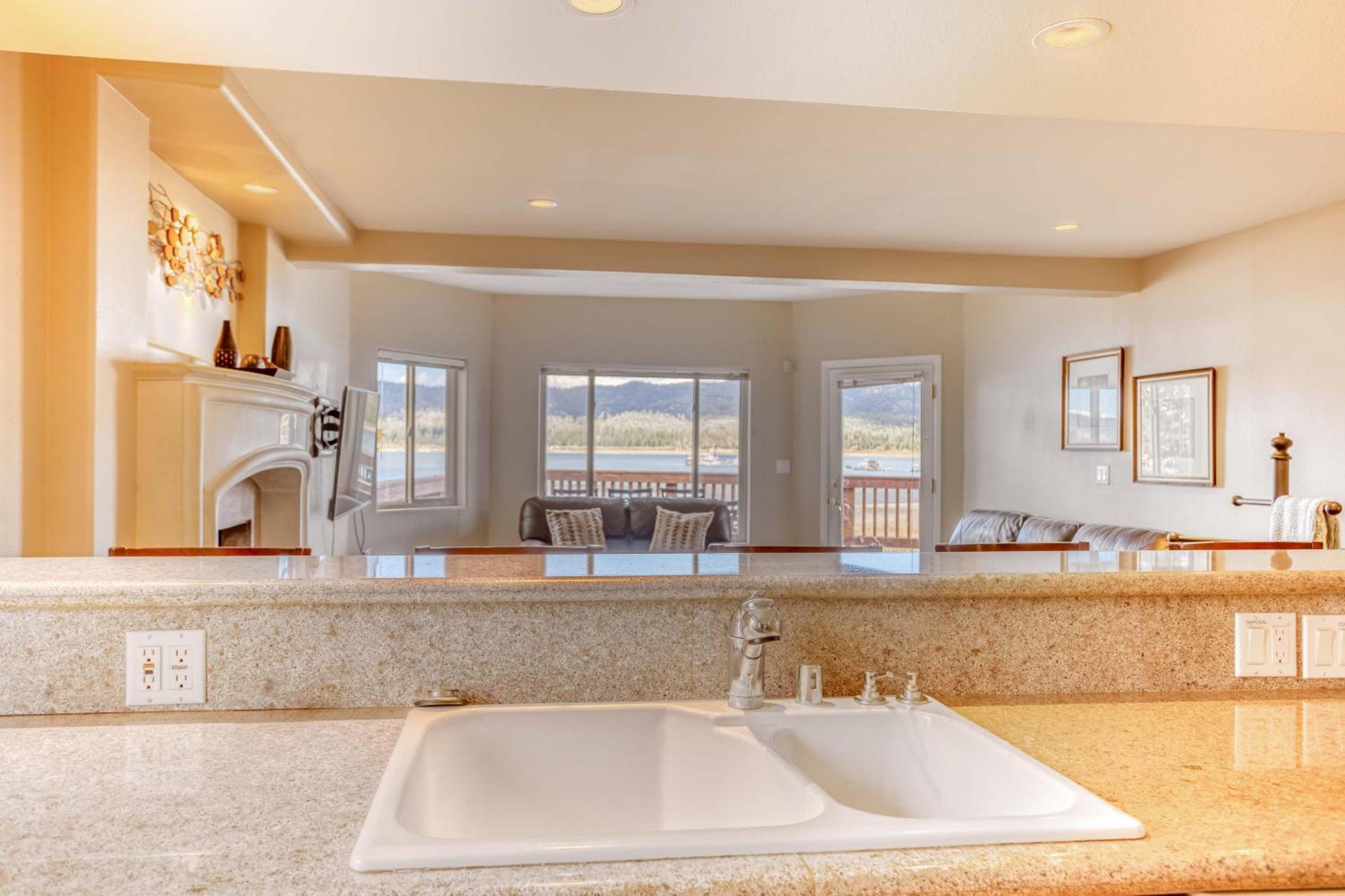 032 - Lakefront Village Escape Big Bear Lake Exterior photo